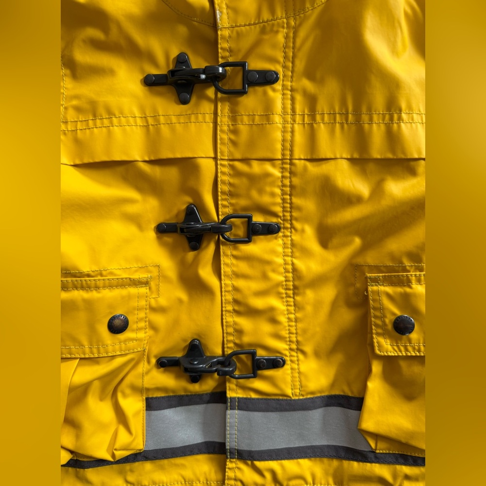 BabyGAP Rain Jacket with Toggles (2T) - Picture 3 of 8
